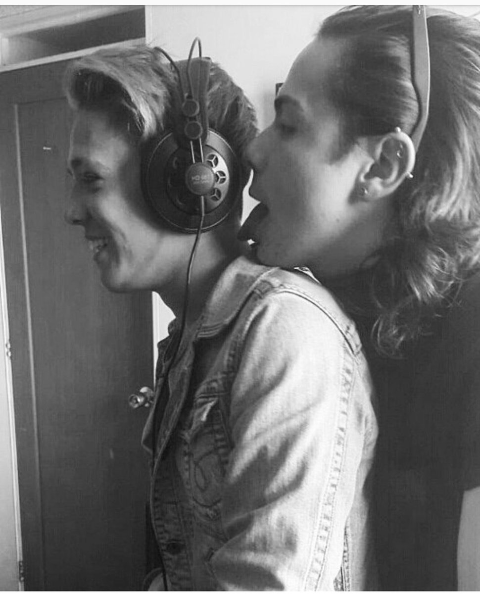 SalomonCardozoF's tweet photo. ¡Que nos traerán!🙈❤😍
🎶🎙 @SalomonCardozo7 @Nicocr10H @Edicionlimit4d4 #EDL4 ❤ https://t.co/SmeraqUQzg