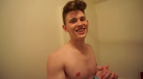 ESidaway's tweet photo. Poor Levi, seems so happy and then it suddenly hits him that he's sitting in a freezing cold bath and iceππ #ChallengeTheTide @TheTideLevi https://t.co/y6LLOsZO2q