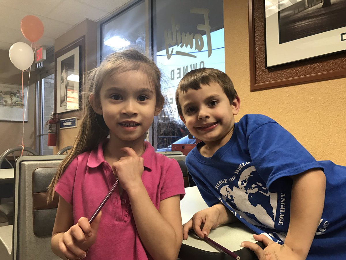 Choosin_Happy's tweet photo. Dual Language Fun at Whataburger! #whataprogram https://t.co/lWLvHu6ZYV