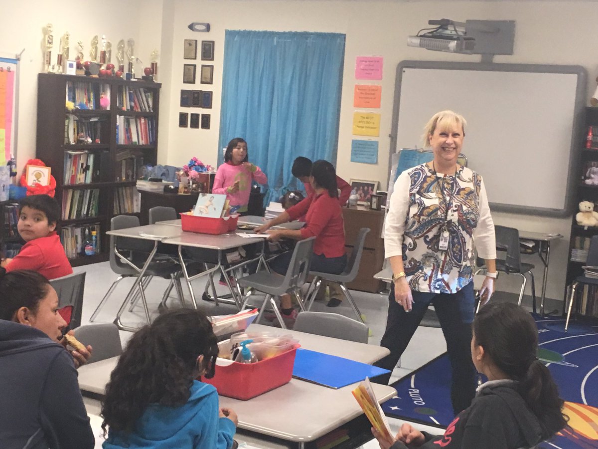 Omar__Fierro's tweet photo. CTW teachers working hard during 4th &amp; 5th Literacy Night Thank you team!!!!! @Ctwpanthers https://t.co/eBy5G8Bj4k