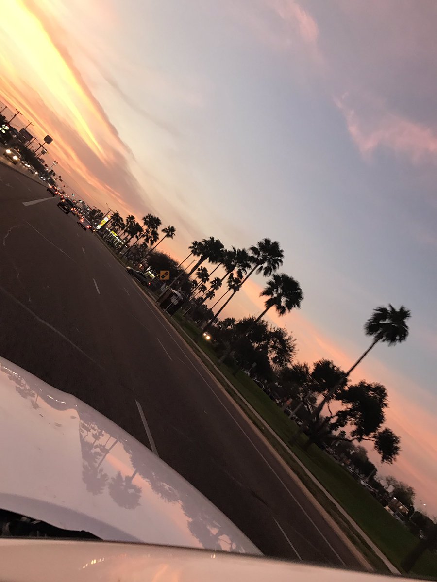 Golden hour down 107 in Edinburg is rather beautiful. #rgv #Edinburg #956 #goldenhour