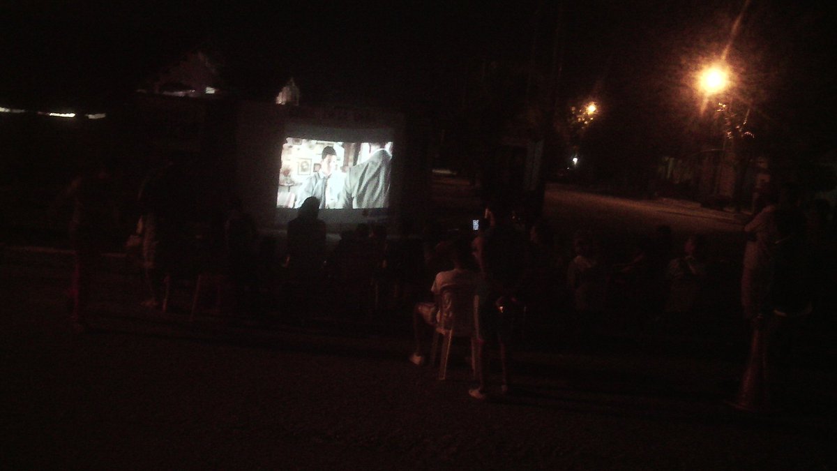 CUELLOYARACUY's tweet photo. Cine de Barrio en Prados del norte #andamosenotra @YajairaOrozco11 @edgardoa22 @JDBYARACUY @gabypm_21 https://t.co/68lndhxBo5