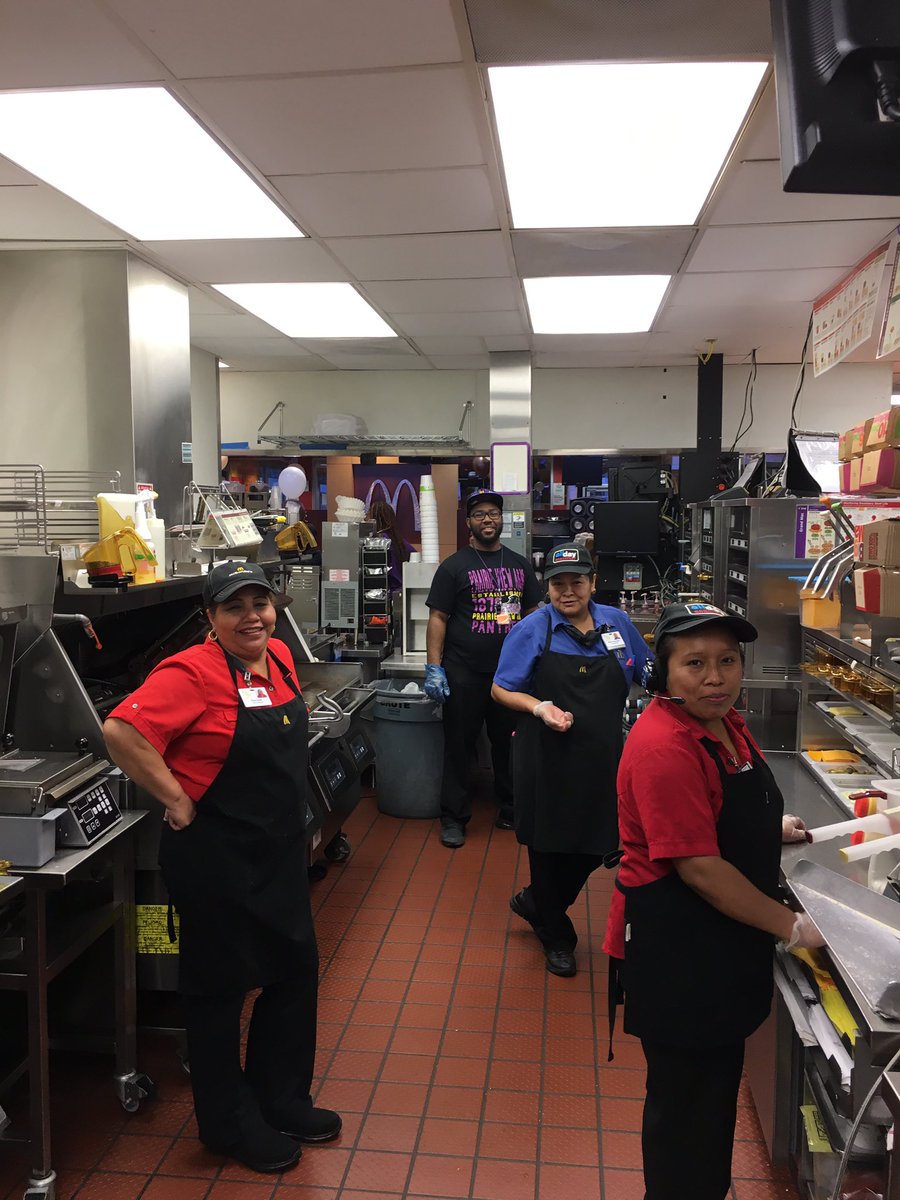 northside_hs's tweet photo. Taking orders, greeting customers! Just another day living the life #northsidehs @McDonalds @northsidehs2017 @HoustonISD https://t.co/m1oK90b3CQ