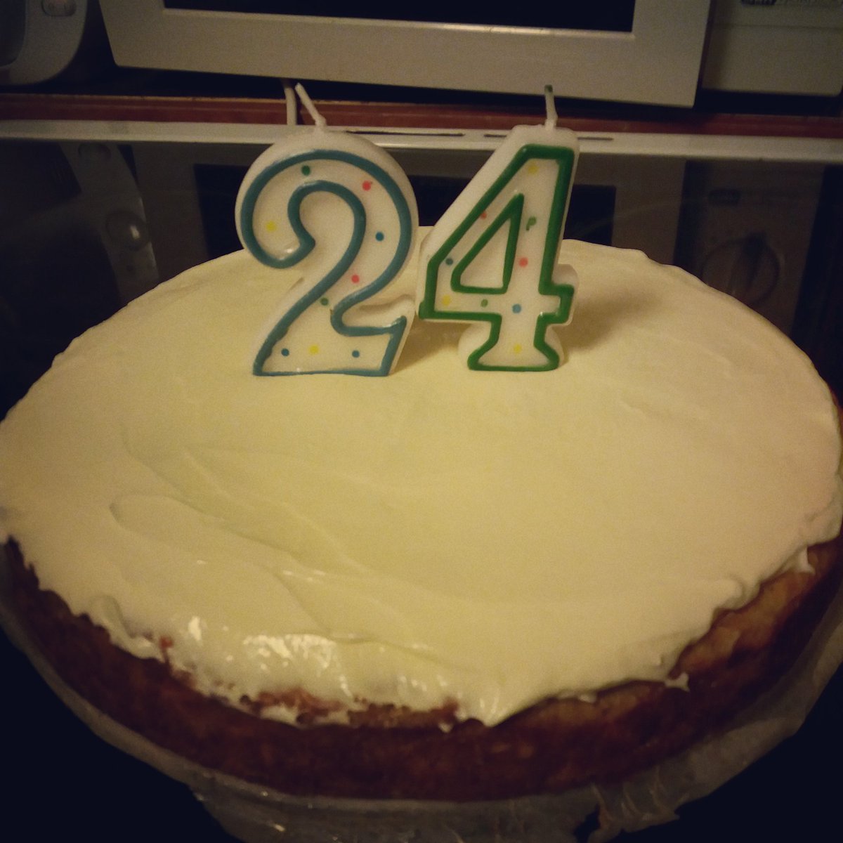 KarolineCurles's tweet photo. Made myself a carrotcake. Would like a slice right now, but soon.. https://t.co/dxxkd92QP8