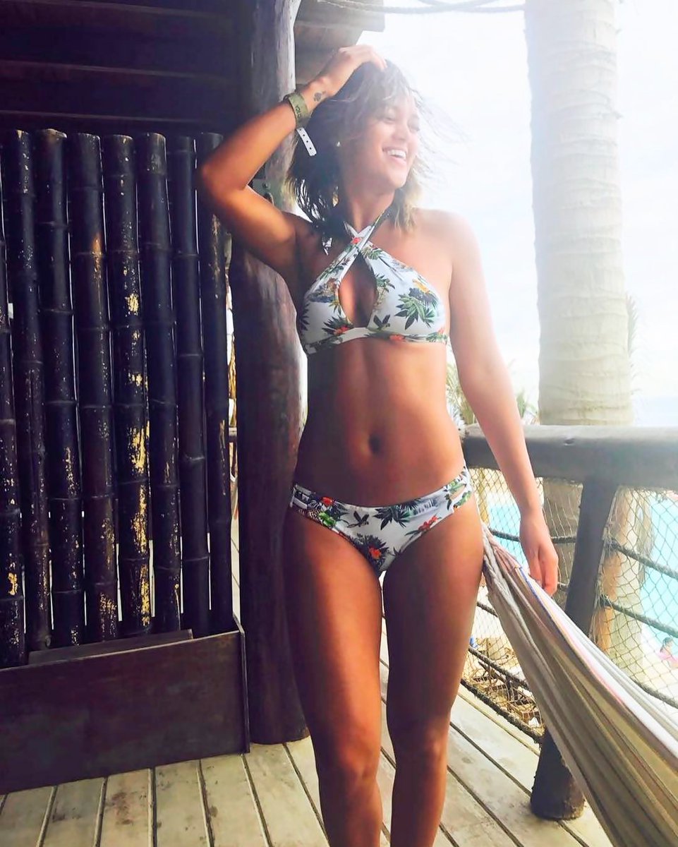 OT2025Club's tweet photo. "LA REINA DEL VERANO EEG" 1° Semifinal ✨
RT -> Angie 🌸
FAV -> Sheyla 🌸
Termina: Domingo 12 a las 6 pm. https://t.co/xUjKRGMPej