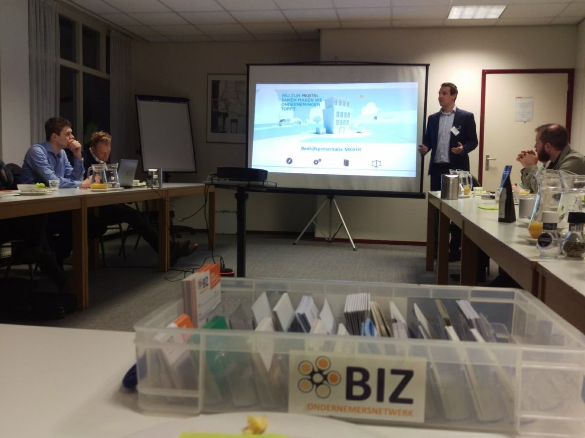 Dirk-Jan van @wijzijnmkbtr heeft ditmaal de 10 minuten presentatie. Elke onderneming #TOPFIT! Zij helpen het #MKB hun doelen te realiseren.