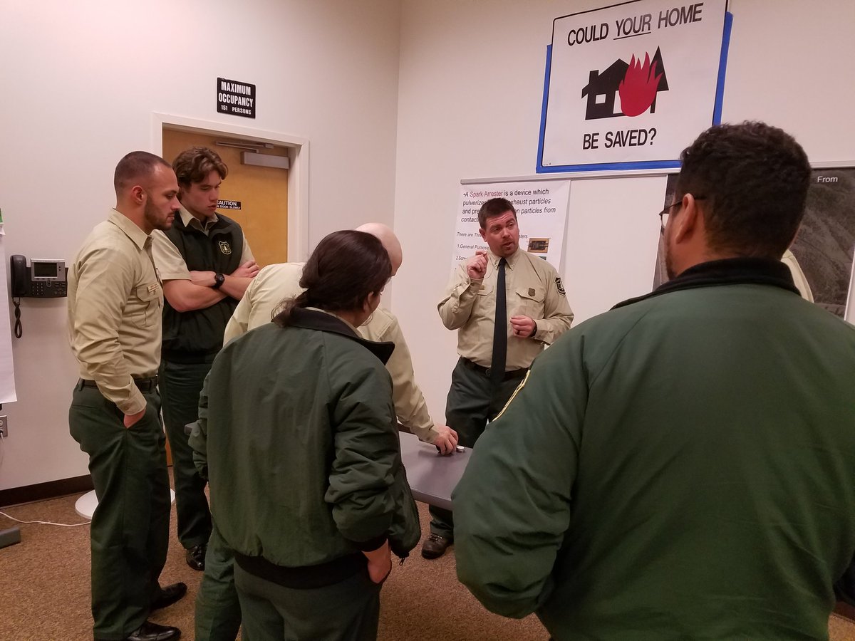 BLMIdahoFire's tweet photo. Both @BoiseNF and @BLMIdahoFire/@BLMColoradoFire cadre members educate students at the #WFAP on #fireprev! https://t.co/OYUWiZbXTh