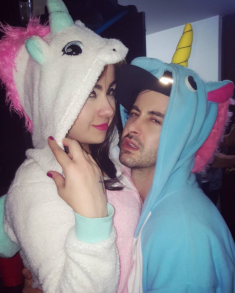 ElJuanjoHerrera's tweet photo. Ya felicitaron a @SandyCoben por su cumple??? #FelizCumpleSandu 😘👻🦄🦄🎂🍾🍾🍾🍾 #AmorUnicorniano 💗💗 https://t.co/s6Y2tHfgAQ