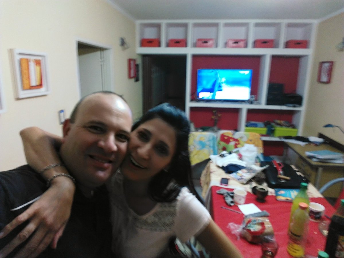 PolliottoLuis's tweet photo. #FestivalPais17 Disfrutando de luciano https://t.co/lU8V5oD8pa
