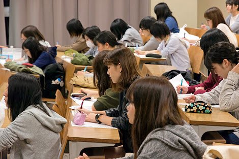 engstudy_su's tweet image. 授業を聞いているけど
集中力が切れてきた…

そんなときは、深呼吸をして
一番真面目に聞いている人の
「仕草」「表情」「姿勢」を
真似してみてください。

自然と集中力が
戻ってくることでしょう。