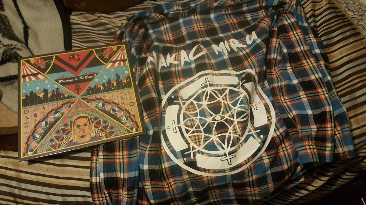 zombiemoreida's tweet photo. Vinyl came in today #bitg2 @iunderachieve https://t.co/7BUYT7ptTv
