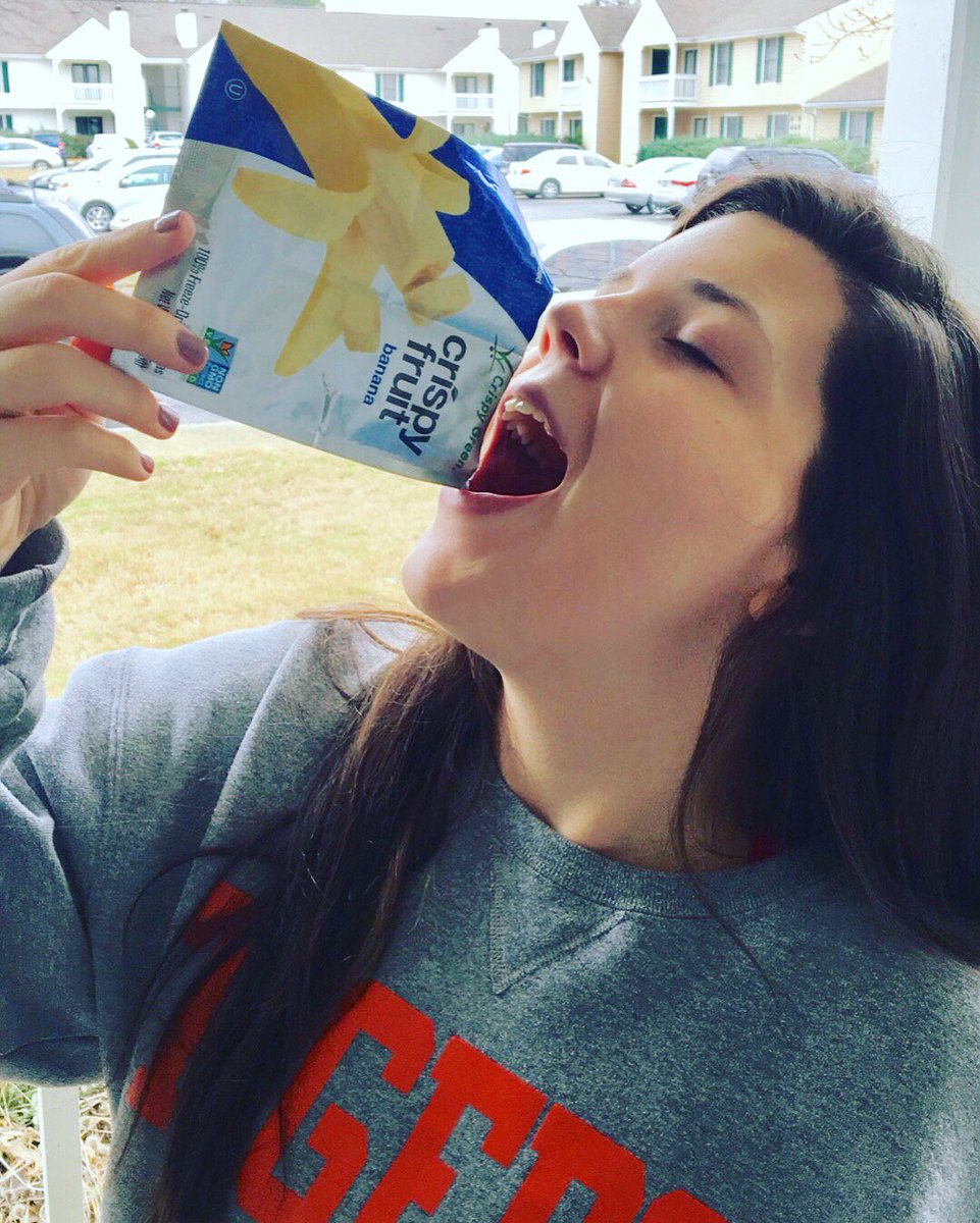 CourtneyCC16's tweet photo. @crispygreensnacks  @influenster #crazyforcrispygreen #contest https://t.co/2KUlHzg8II