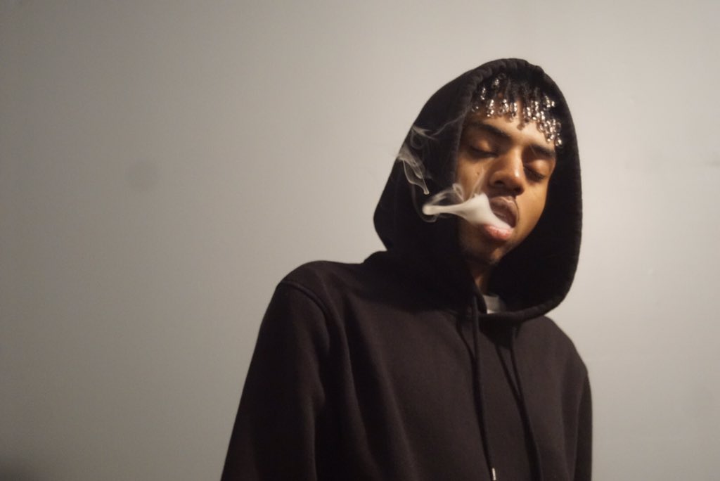HipHopCanada's tweet photo. Toronto up-and-comer @DelonDior breaks down his new single #Faygo | https://t.co/n4Uskk488W #NewMusic https://t.co/WRwfnrZFx3