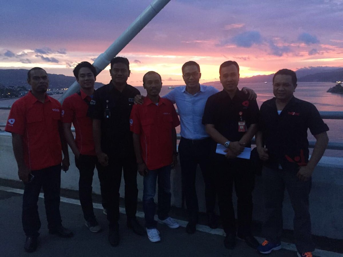 anindyabakrie's tweet photo. Bersama para wartawan @tvOneNews @whatsonANTV dan @VIVAcoid yang sehari-hari bertugas di Ambon. #HPN2017 #ambon https://t.co/FDINhgCcuD