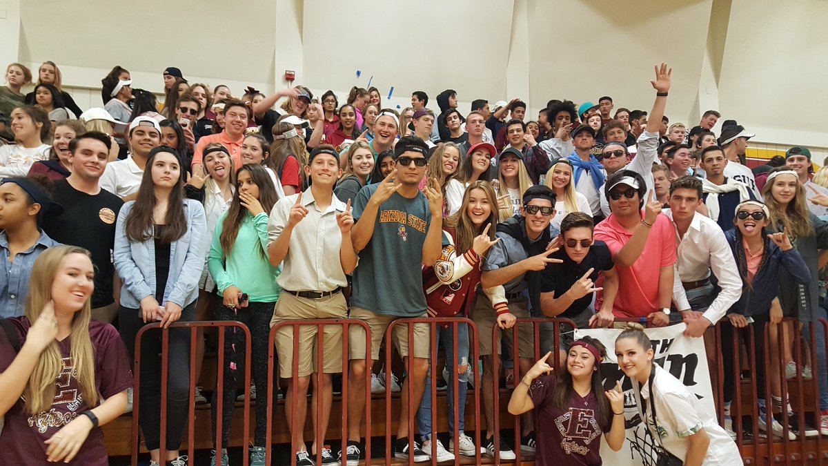 socalsidelines's tweet image. Esperanza 6th Man is a finalists for OC Hoops Student Section of the year! Will they be #1?  @EHS6thMan @EHSMensBball @EsperanzaAztecs