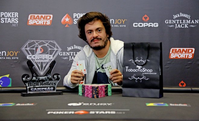 SuperPoker's tweet photo. HU DOS HERMANOS! Ramiro Petrone vence High Roller do #BSOPPunta após hero call com 72 contra Nacho Barbero https://t.co/iq1WD1vvPb https://t.co/YM2Dyjg9G7