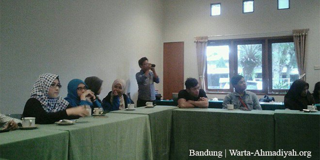 WartaAhmadiyah's tweet photo. Anak Muda Jawa Barat Rajut Keberagaman Lewat Sekolah Pengelolaan Kebhinekaan dan Perdamaian https://t.co/XqYzvC0JSK https://t.co/jQsW9U6E6K