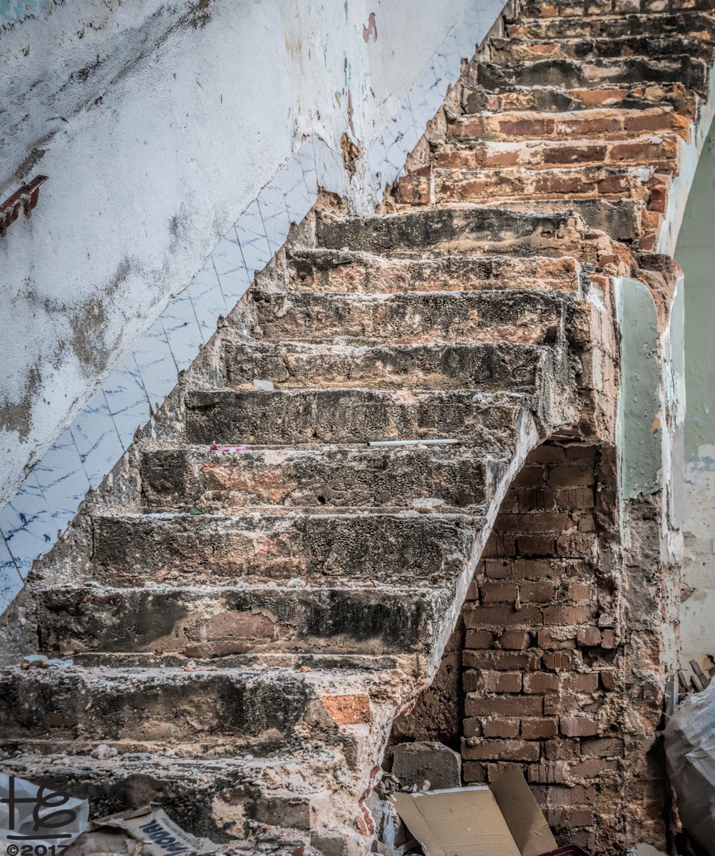HollyElmoreATL's tweet image. #Decrepit stairs leading to nowhere are all that remain of an #OldHavana #building. #Cuba #Havana #streetphotography #streetscene #Travel