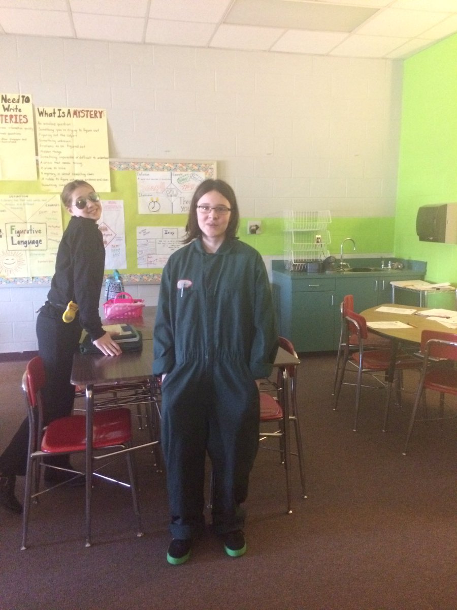 MrsLeakTeaches's tweet photo. Dress as your future career @CorriherLipeMS today! #squadgoals #6thgraderocks #JacketPride #CLMSpride https://t.co/ILSmajncL6