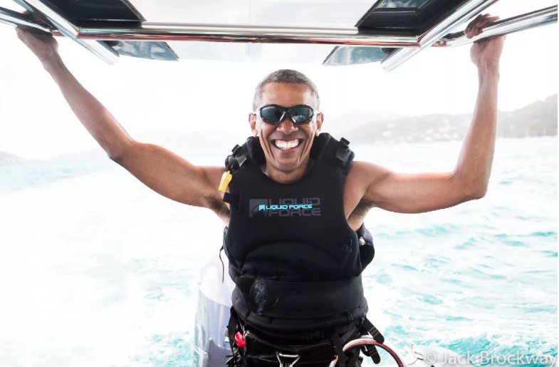 Reporte_Indigo's tweet photo. #Video | Después de ocho años, @BarackObama vuelve a sufrear en Hawái.  https://t.co/Ix98GP0BQE https://t.co/Fhiv3stOl3