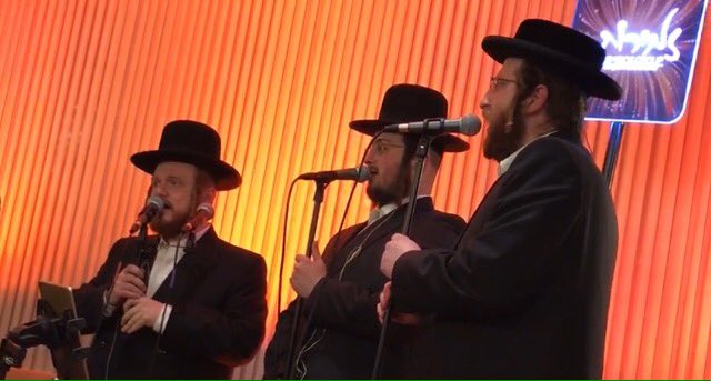 JewishMusicHook's tweet photo. Lifting it away tonight in Willy is @MenachMoskowitz lead &amp; the @ZemirosGroup music by the fantastic @Levi_Lesin with @pinnymandel on guitar https://t.co/b8GifQneZP