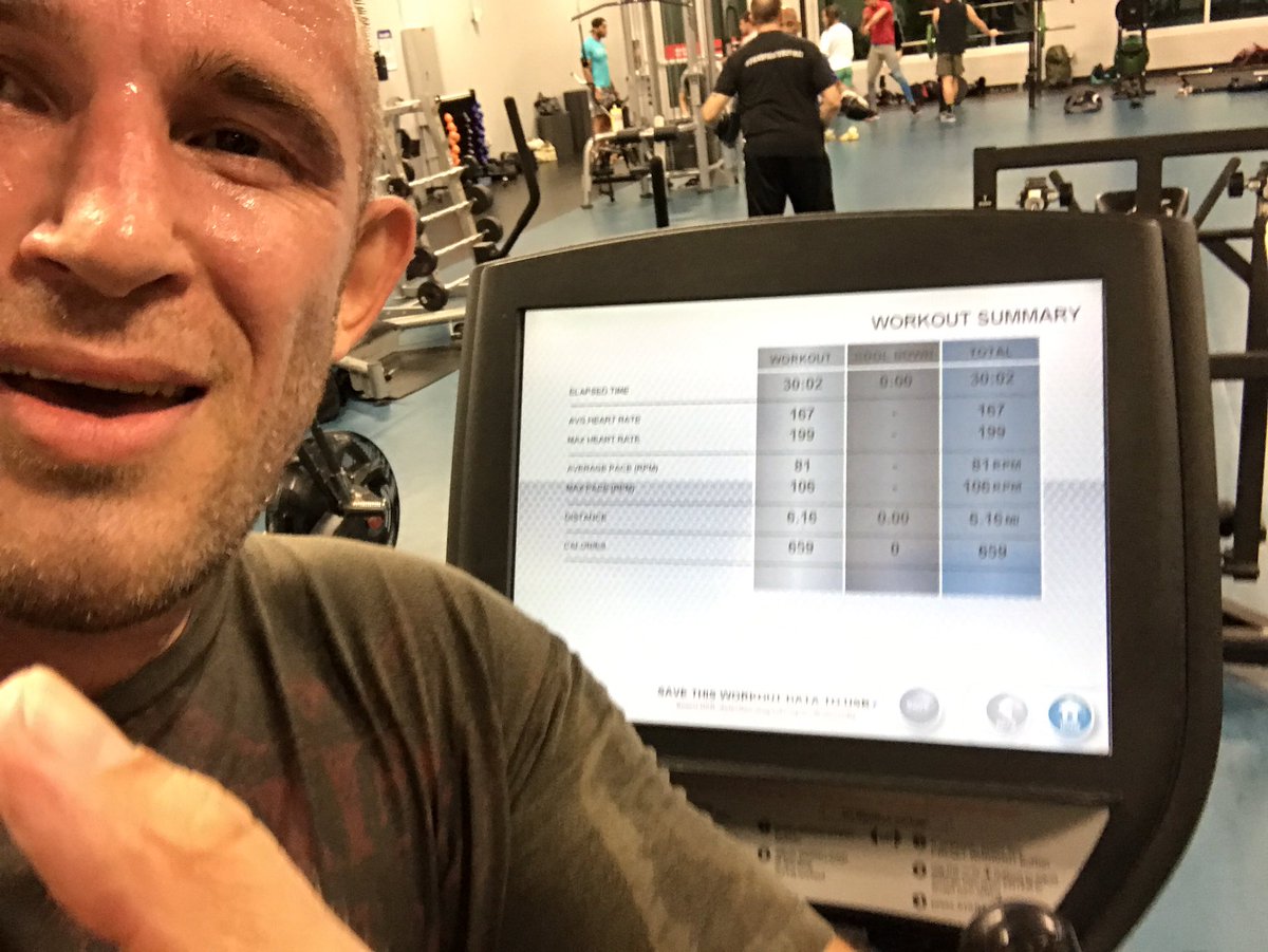 oleynikufc's tweet photo. 9 km. 650 kcal. Heart 160-200 / minute. 30 minutes💪
#americantopteam #oleynik #teamboaconstrictor #teamoleynik #oleynikchoke #champ https://t.co/qzuj4QWPpF