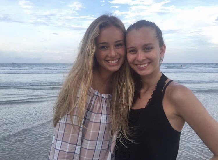 HAPPY BIRTHDAY CARLY!!!!❤❤ thanks for all the 1 am study sessions and dance parties on my drive way! hope you had a wonderful day