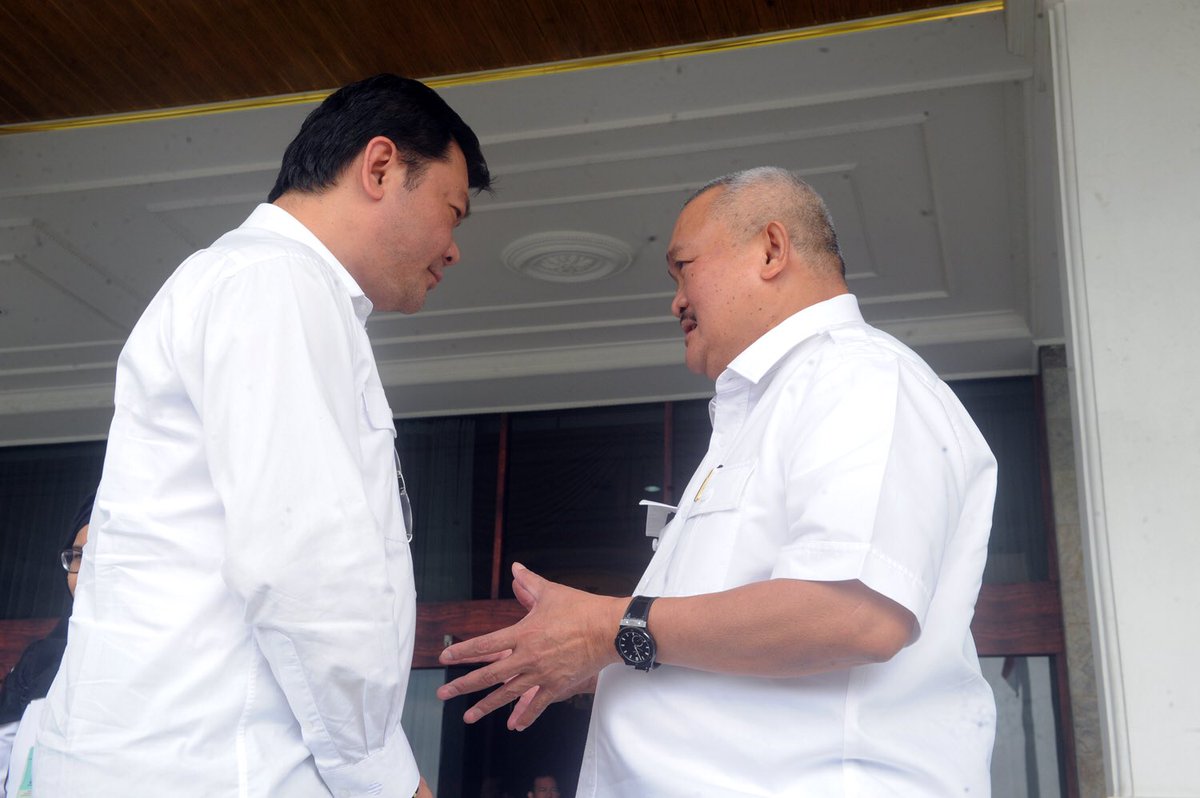 AgusfotoSumsel's tweet photo. Gubernur Sumsel H @alexnoerdin saat menerima Kepala Badan Restorasi Gambut Nazir Fuad di Griya Agung Palembang, Rabu (08/02) https://t.co/ilDCGfFRaQ