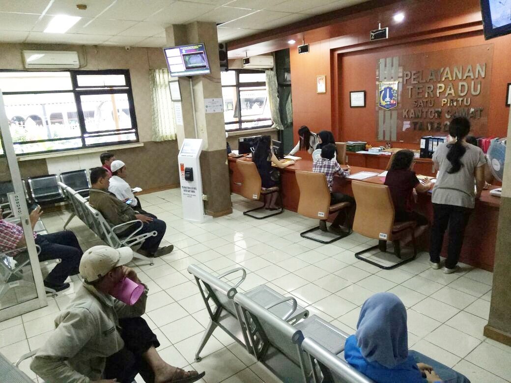 PTSP_KecTambora's tweet image. PTSP Kecamatan Tambora siap melayani warga DKI Jakarta dengan berbagai perizinin dan non perizinan #SolusiWargaJakarta #MelayaniJakarta