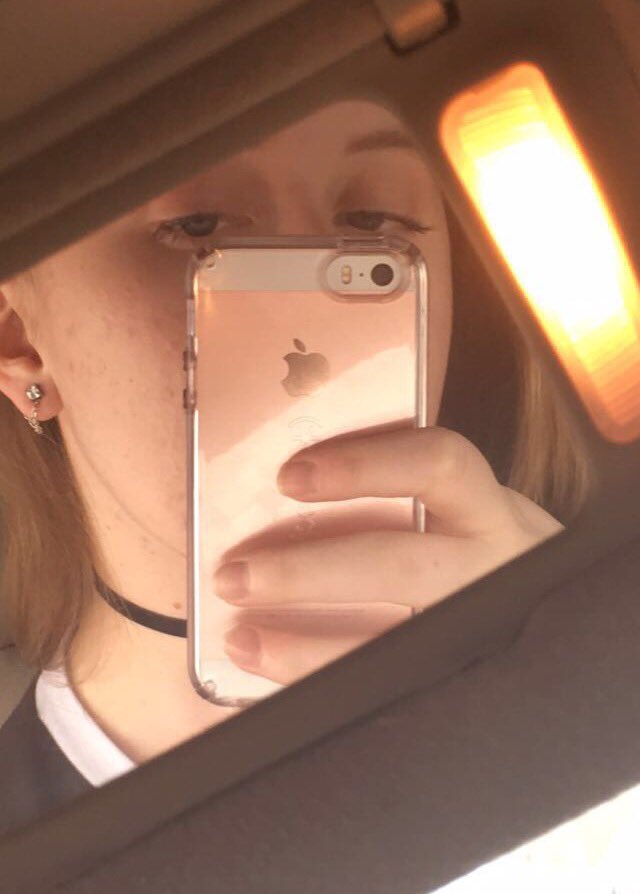 kathrynggore's tweet photo. gayty gore? idk her #GirlsKissGirlsSelfies https://t.co/wSIiMkaUYq