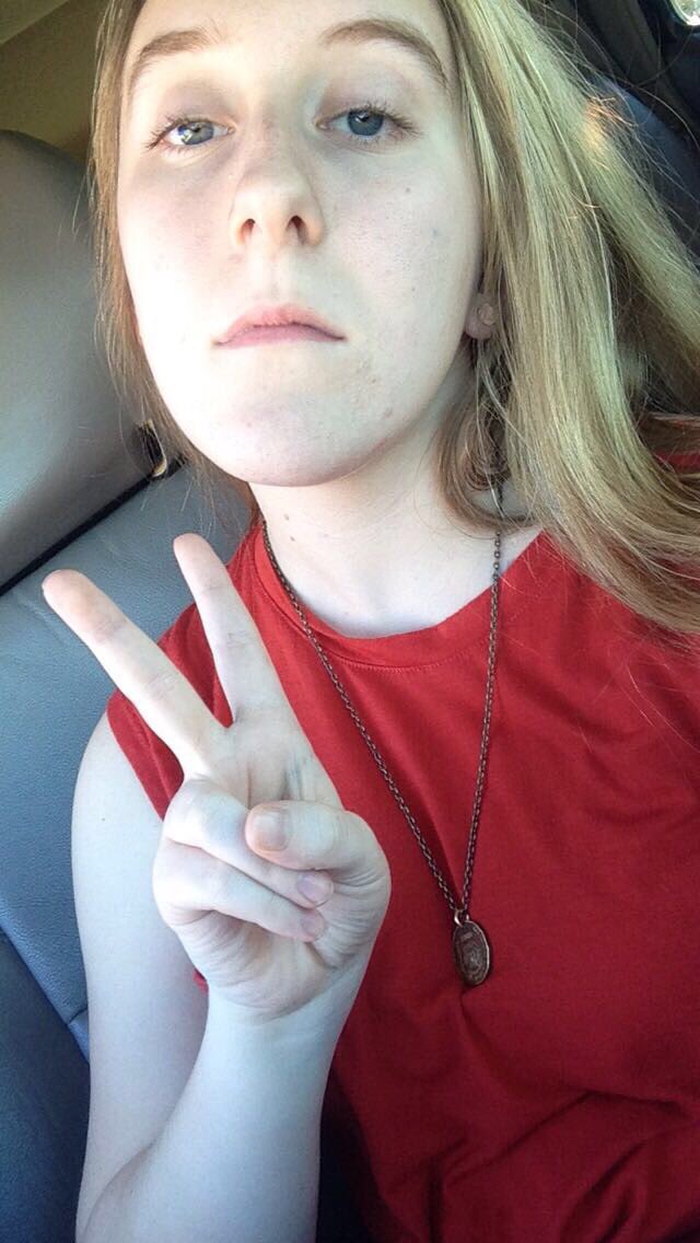 kathrynggore's tweet photo. gayty gore? idk her #GirlsKissGirlsSelfies https://t.co/wSIiMkaUYq