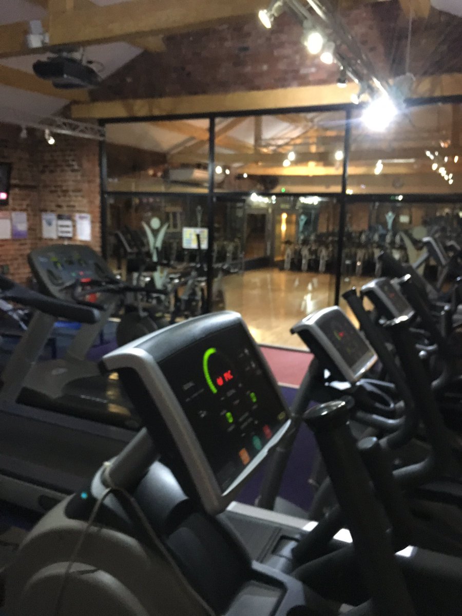 nicwebb2010's tweet photo. Early morning training @OldHallCC #motivated #setupforday https://t.co/0adm158r7C