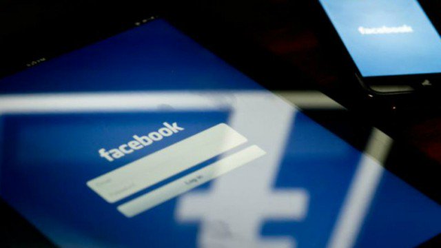 Itsmesasidhar's tweet image. #News_Analysis #data_transfer #Edward_Snowden Privacy watchdog in Ireland challenges Facebook’s data transfer… viid.me/qlfnVp