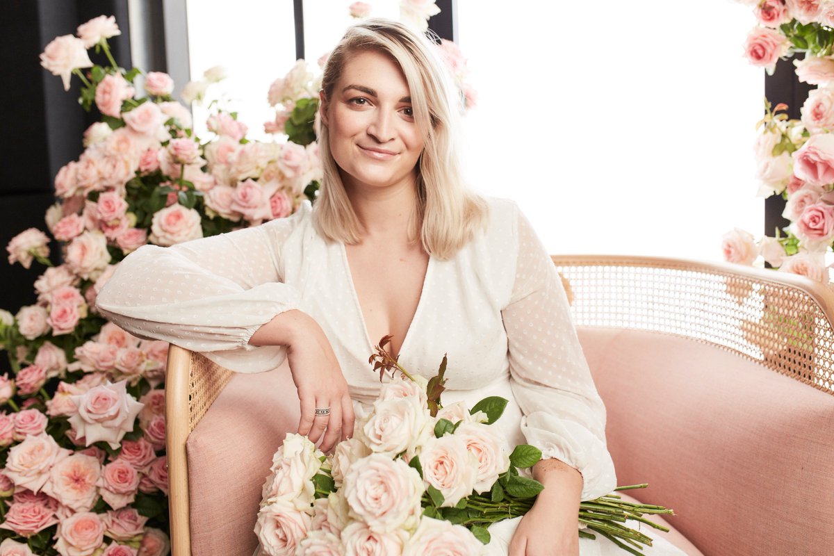 InvisibleThdPR's tweet photo. What an incredible shot of the beautiful @eatwithelle on yesterday's Rose Moments Set. Just gorgeous! #JurliqueGlow #ExperienceRadiance https://t.co/fvveUd1Ufm