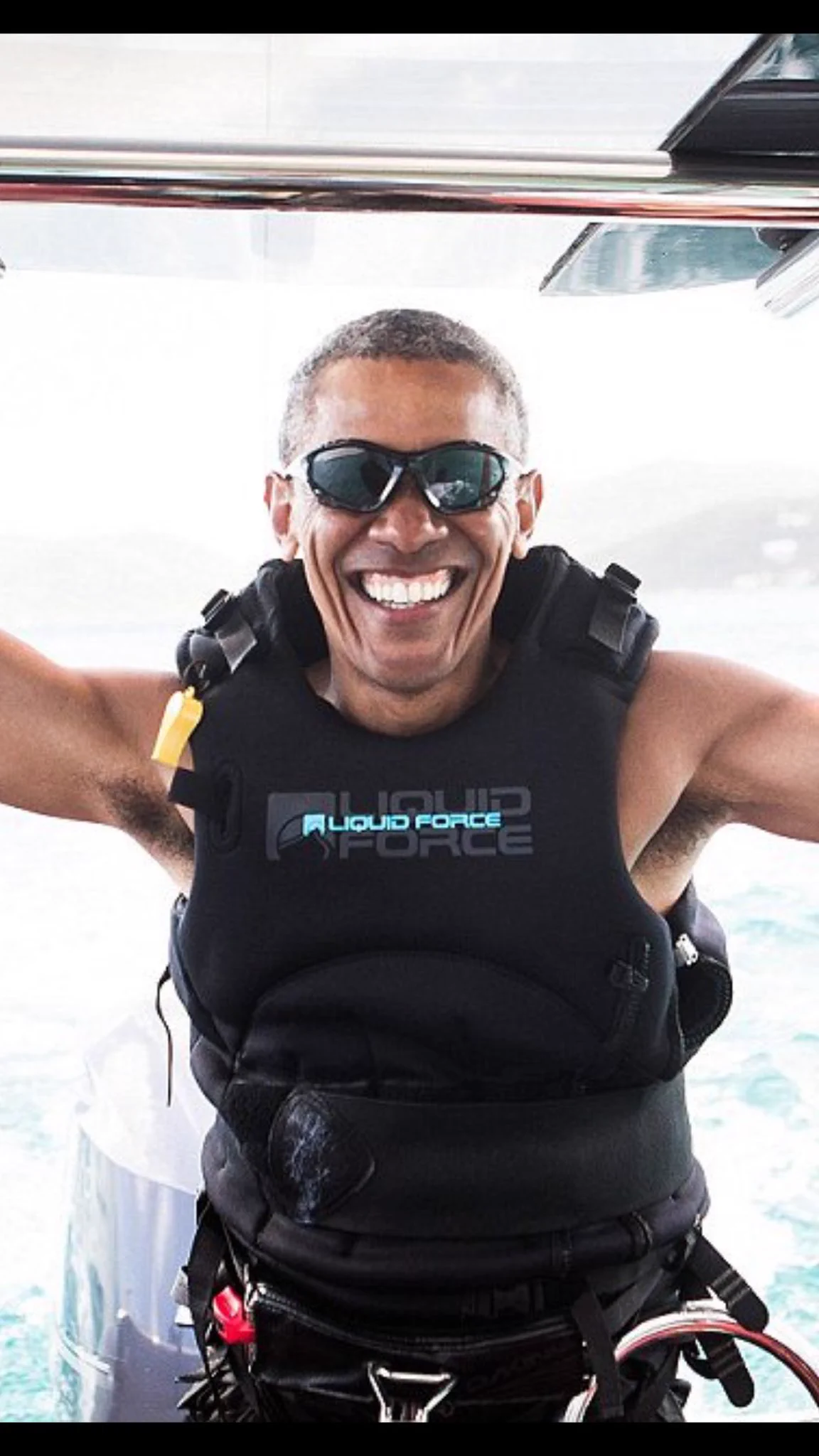 ここまで変わるかｗ仕事から解放されたオバマが超いい笑顔ｗｗｗ