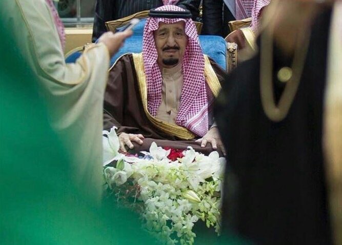 Njaamm's tweet photo. هات حزنك يابعد شعبك ونام
دمعك الغالي ذبحنا لا يطيح 
كلنا لك عبدالله وانت بسلام 🌹 https://t.co/mpUdZ9LU2r
