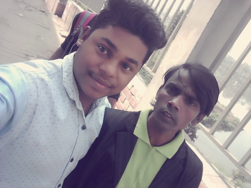 RefreshRd's tweet photo. হাতিরঝিলে আসলাম ঘুরতে।হঠাৎ😁 হিরো আলমের সাথে দেখা।তারপর😂 বসের সাথে কিছু সময় কাটালাম।😆
তার মাজে youtube celebraty সাতে একটা সেল্ফি। https://t.co/nudBOw7iXy