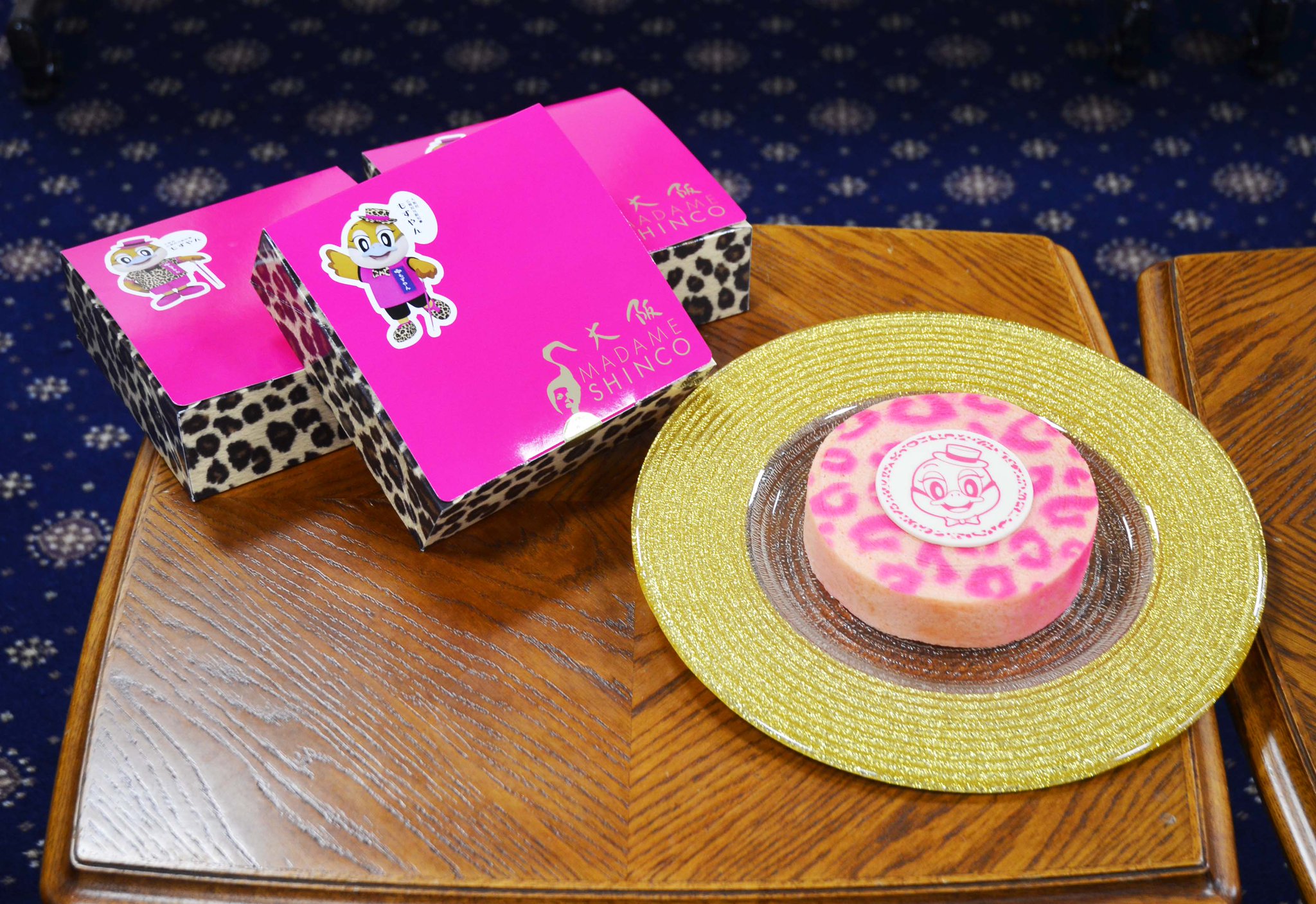 もずやん 大阪府広報担当副知事 Twitter પર 株式会社カウカウフードシステム マダムシンコ から 僕がプリントされたチョコレートをトッピングしたバウムクーヘンが発売されるねん 3月1日 水曜日 からマダムシンコ箕面本店他で販売開始予定e 8 Zぜひゲットし