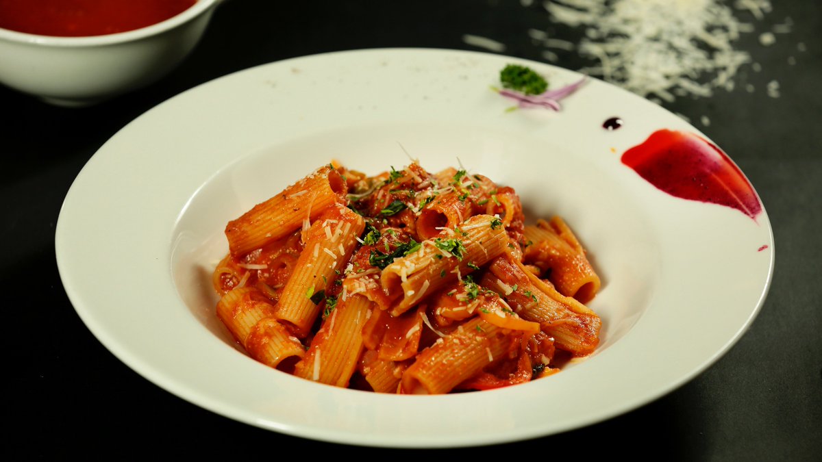 AhlanCatering's tweet photo. #AhlanHomeDelivery #WednesdayOffer #PastaOffer Buy any 2 pasta and get the 3rd one absolutely free! #DialNow 98895766 or 24210451 - 2 🍝 https://t.co/fHNx6w5rM7