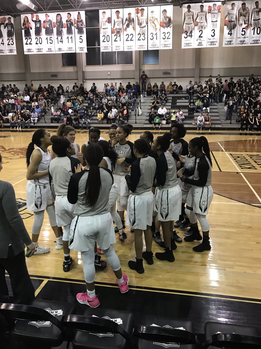 slkbasketball's tweet photo. Huge S/O to University of Texas 🤘🏾Head Coach @CoachKarenA &amp; @jamiecarey1114 for coming to 👀 us tonight!! She was impressed!! #⚔🏀🔥 #DoMore⚔🤘🏾 https://t.co/9WYpeU9ZLZ