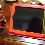 広告を物理的にブロックｗ母親に貸したiPadに定規が貼られてて笑う!