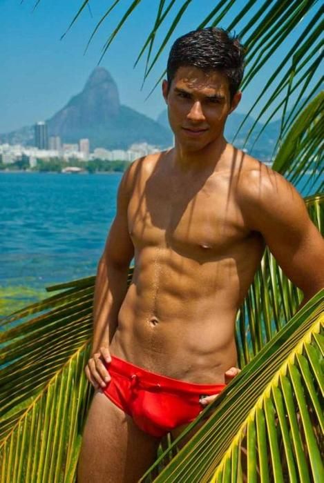 TheBulge420's tweet photo. #TheBulge #Rio #RioDeJaneiro #beach #BeachBulge #praia #Cpoababana #Ipanema #Brazil #Brasil #fit #red #vermelho https://t.co/HVoZta6dyV