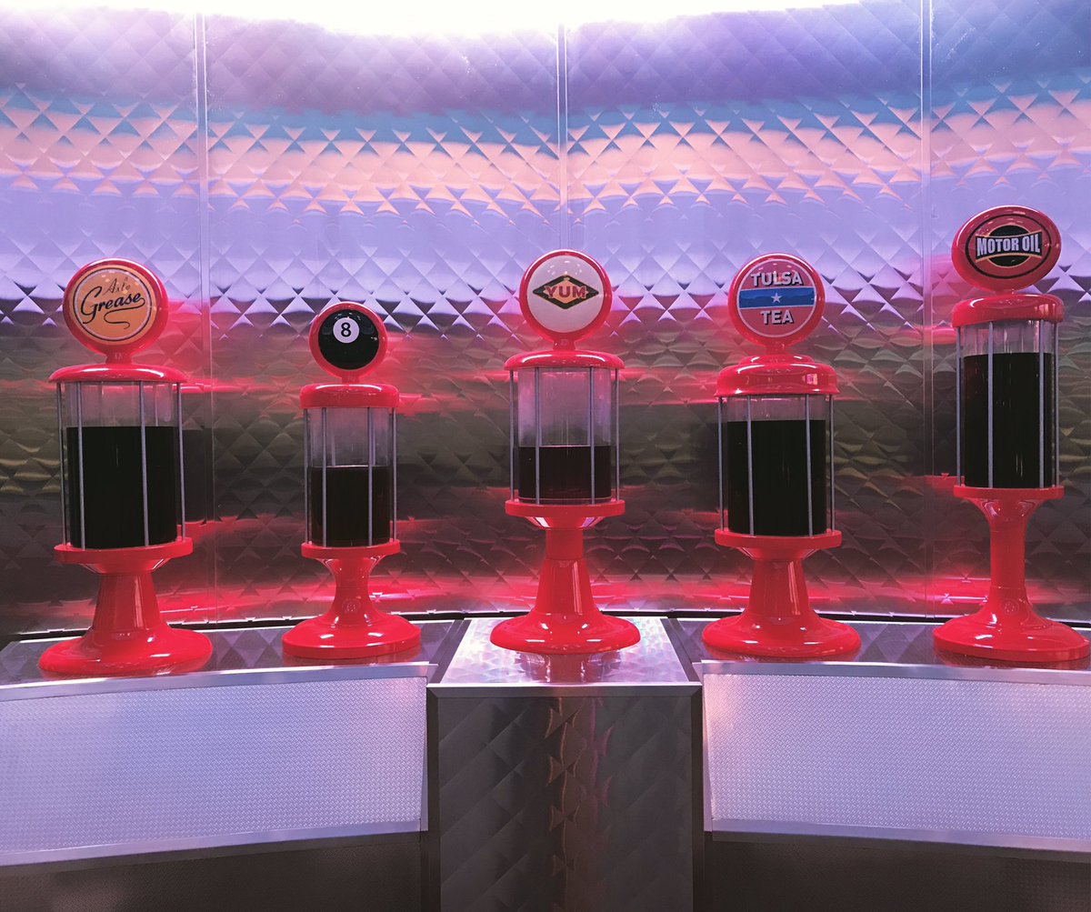 RedVonix's tweet photo. So many drink choices in Cars Land. #disneyland #CaliforniaAdventure #cars #pixarcars #flosdiner https://t.co/IAxU6ILxwv