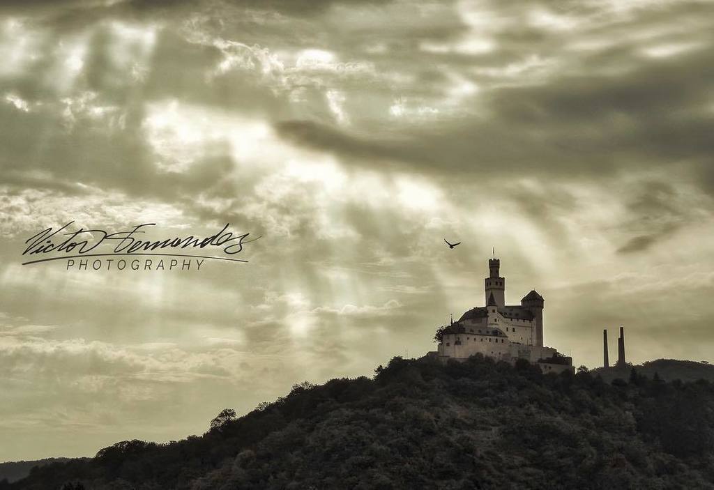 Visual_Griot's tweet photo. #onceuponatime #fairytail #marksburg #castle #marksburgcastle #majectic #rhineriver #germ… https://t.co/0LvpIeyvjA https://t.co/H80tFSrD3n