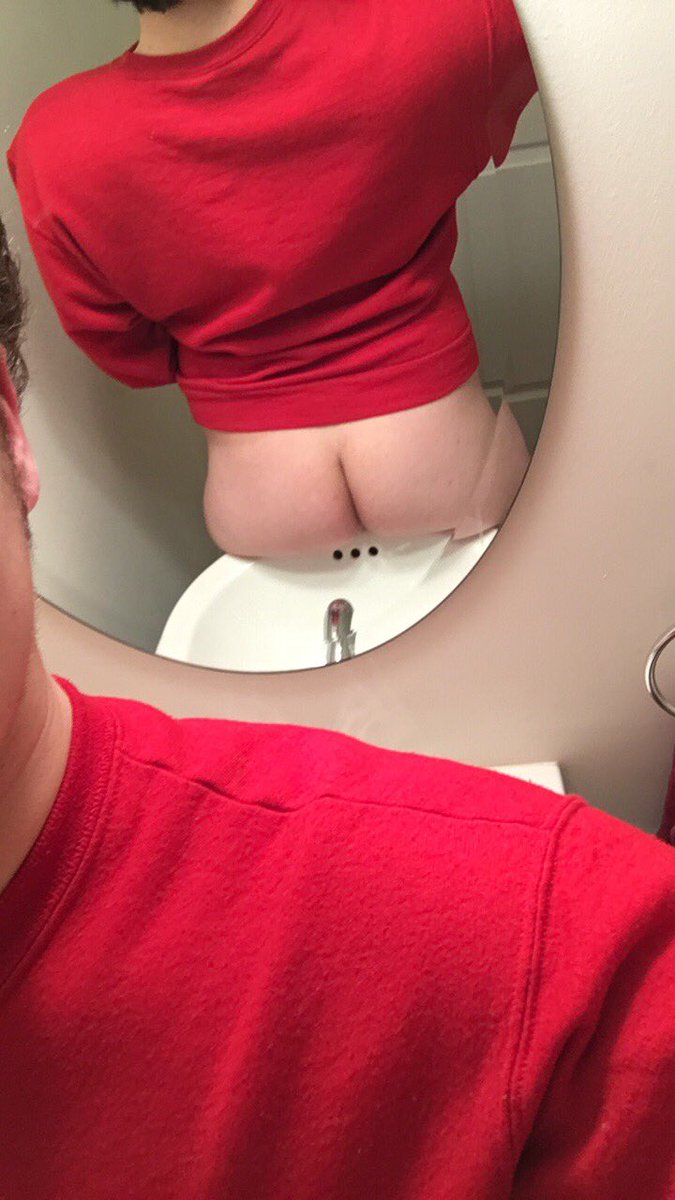 CagedBB's tweet image. Look at all this cake