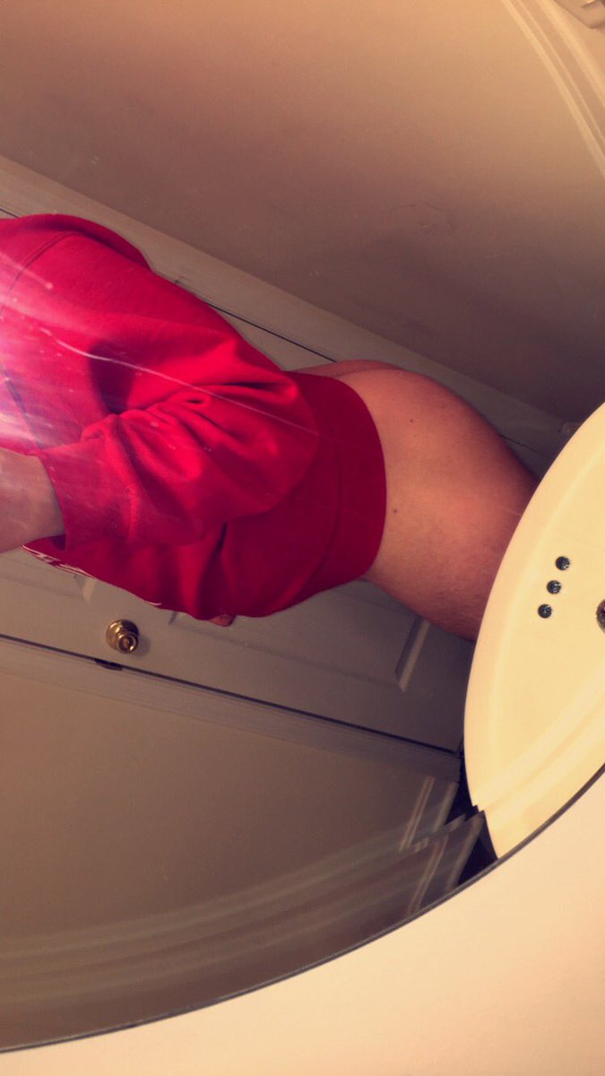 CagedBB's tweet image. Look at all this cake