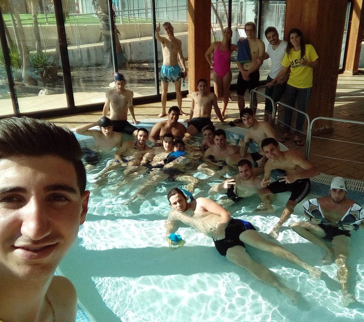 Irenecaru's tweet photo. Seguimos aprendiendo en #Natación1617 esta semana: salidas + estilos + aletas 🔛⚓🏊 #TAFADResponde 🎥🎬 en camino https://t.co/AZmjq5pQOb