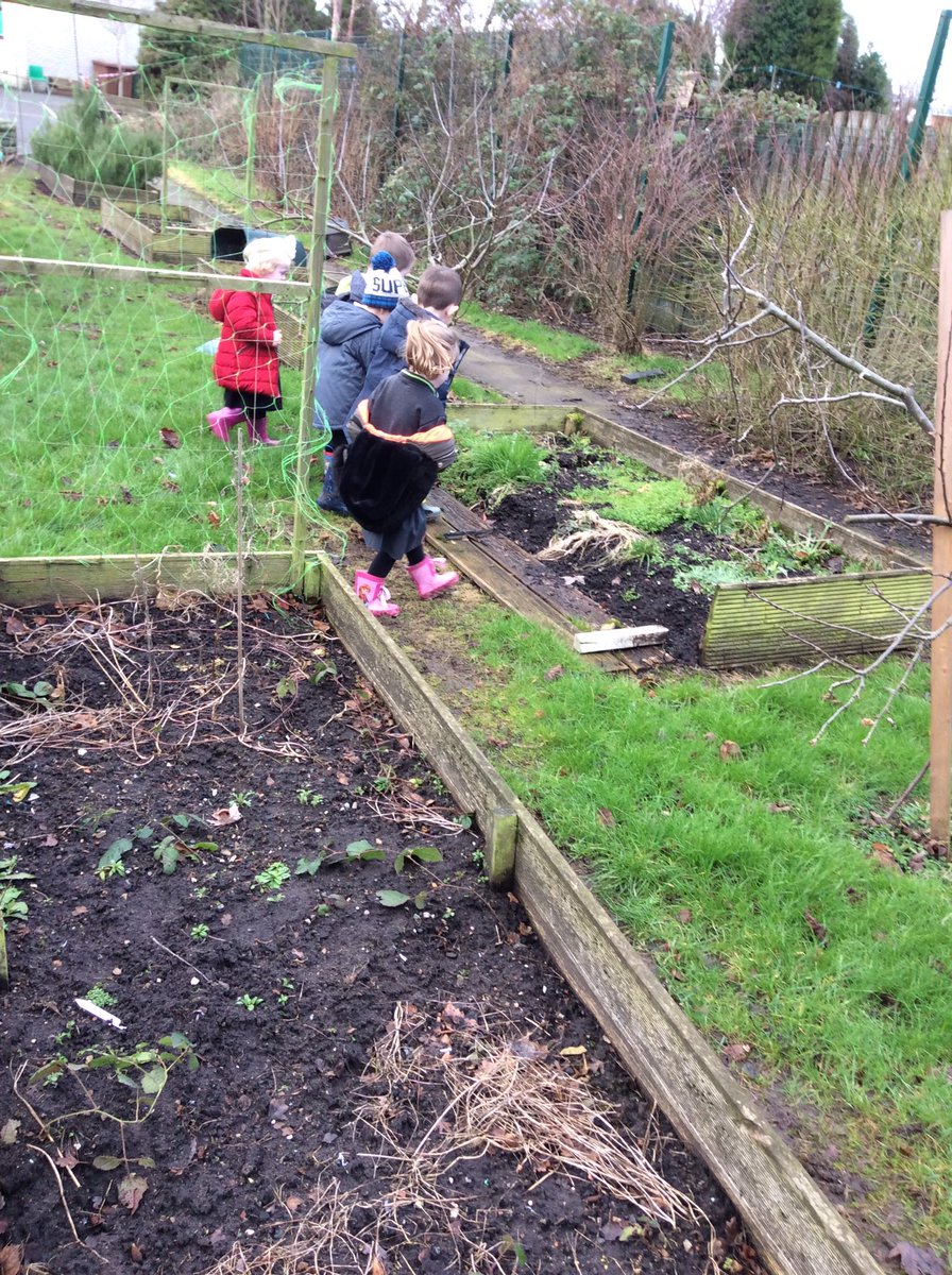 Fs1Linden's tweet photo. FS1 on the hunt for signs of spring #SuperHumanvision #lindenlovesoutsidelearning https://t.co/wiqTM3zj8j