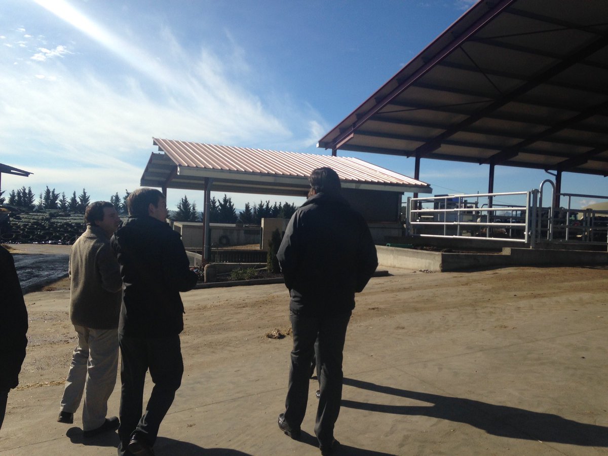 ypsilon_viaro_'s tweet photo. Visita a la granja de MasBes! Molt interessant i ens ha ajudat molt en el nostre projecte. #beypsilon #mesquerobots @FLLSpain https://t.co/GdjVGlOQIt