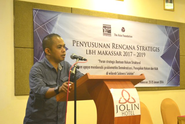 Seminar Penyusunan Rencana Strategis LBH Makassar 2017-2019
lbhmakassar.org/liputan-kegiat…